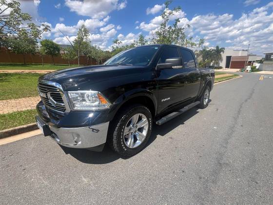 RAM CLASSIC 5.7 V8 GASOLINA LARAMIE CD 4X4 AUTOMÁTICO